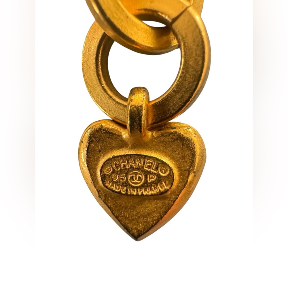 CHANEL 1995 Heart Dangle Clip Earrings - Picture 4 of 6